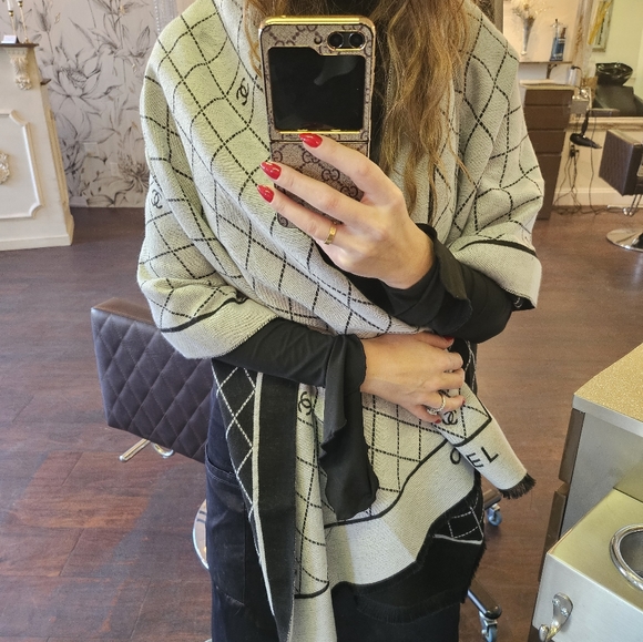 Scarf - Picture 6 of 8